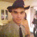 Momo avec le chapeua des Village People